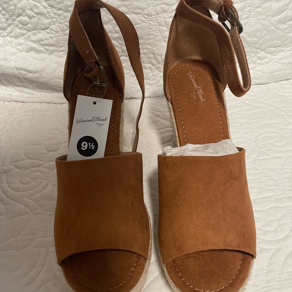 BRAND NEW CHEST NUT WEDGES 9.5